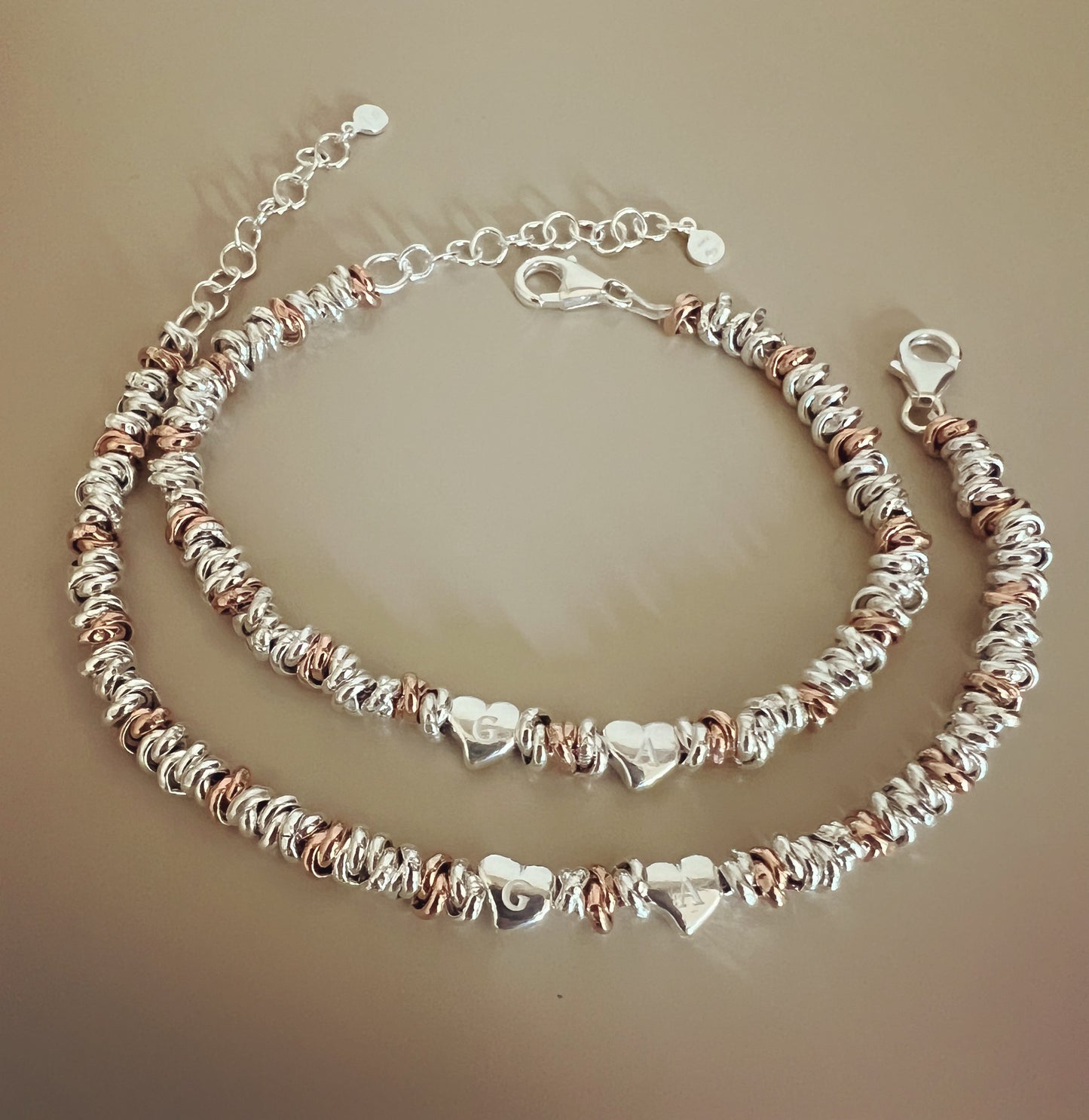 Bracciale nodini bicolor con cuore iniziale