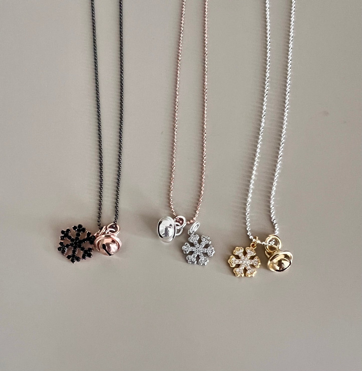 Collane fiocco di neve e campanellino