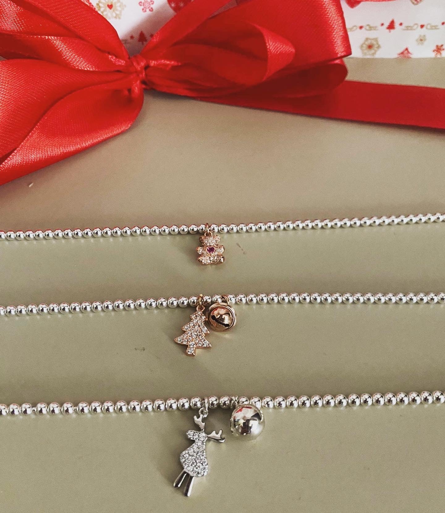 Bracciali sferette e ciondoli natalizi - Filigrane & co