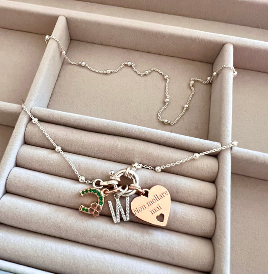 Collana con chiusura a timone e charms
