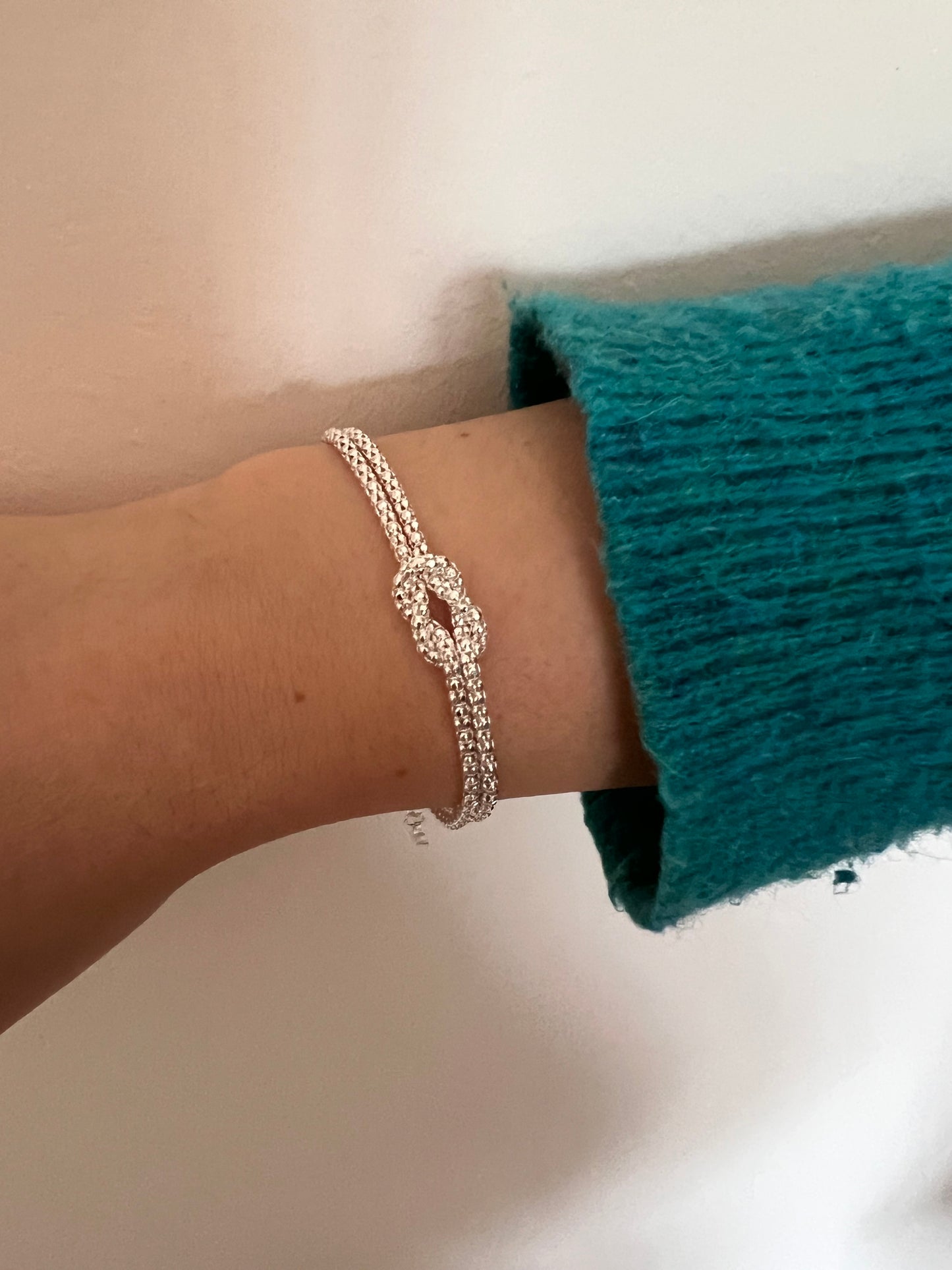 Bracciale morbido con nodo doppio