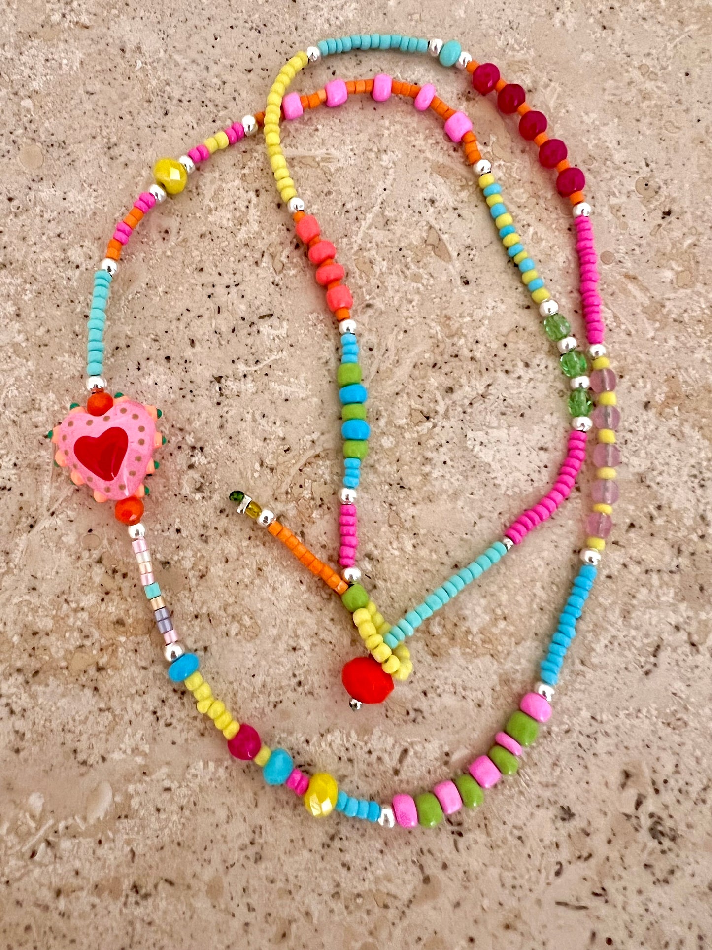 Collane di perline colorate con cuore