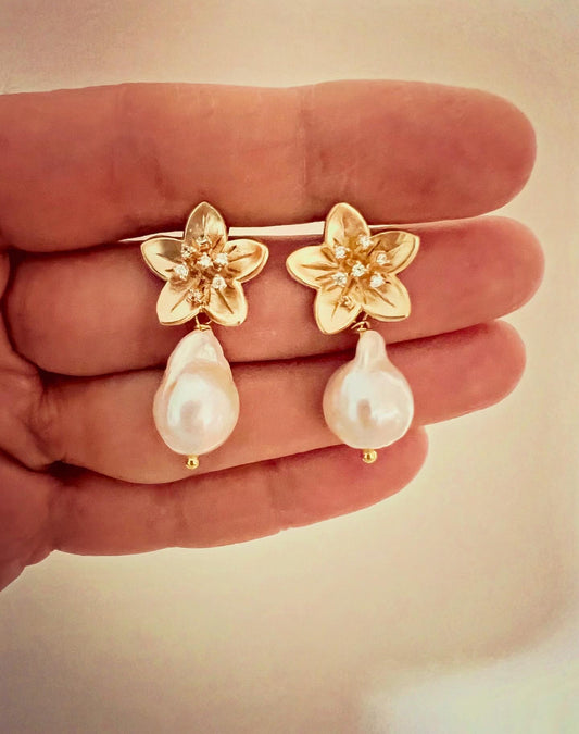 Orecchini con zirconi e perle