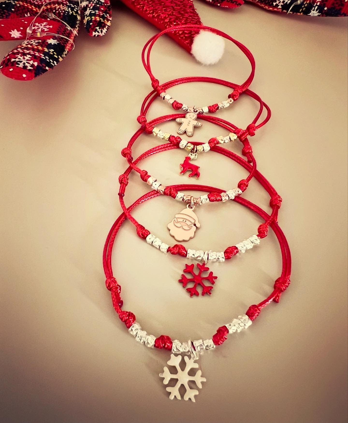 Bracciali o collane di cordino con pepite e ciondoli in argento - Filigrane & co