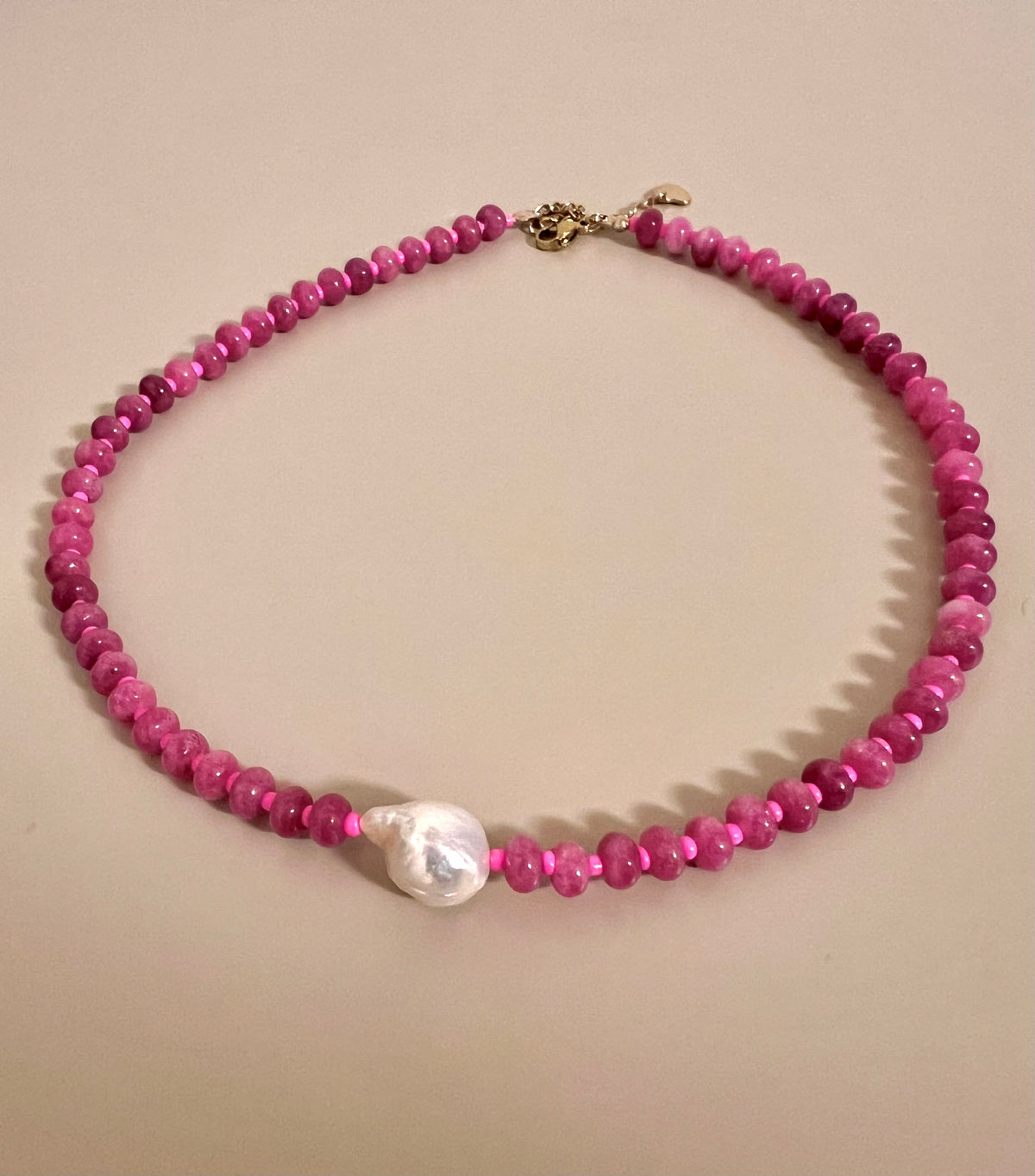Collana girocollo bonbon con perla centrale