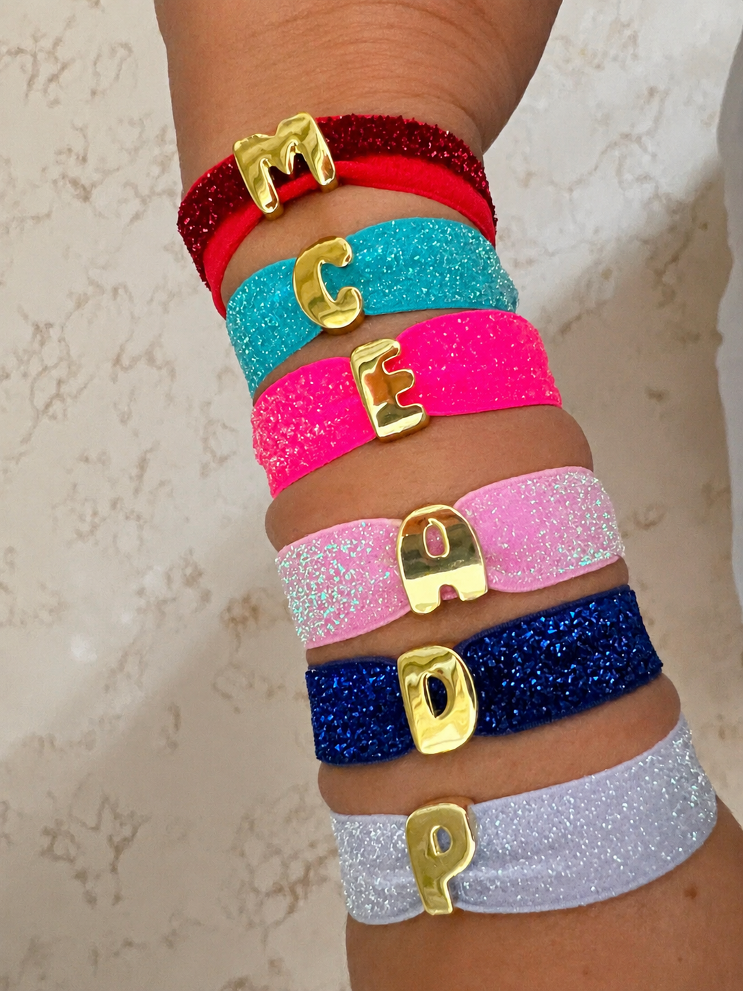 Bracciali a fascia glitter con iniziale baloon - Filigrane & co