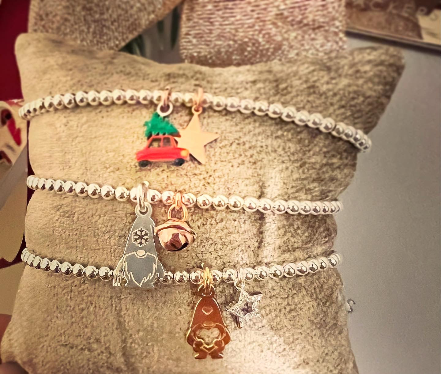 Bracciali sferette argento con ciondoli natalizi