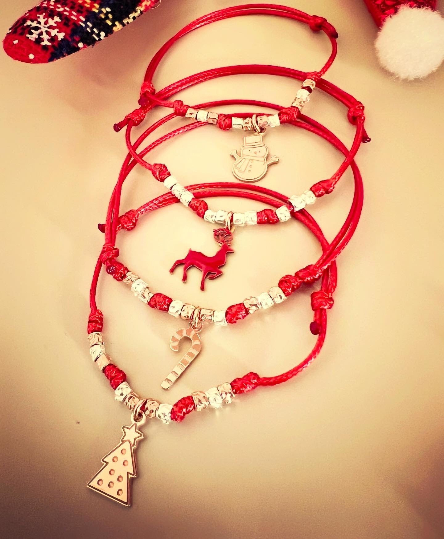 Bracciali o collane di cordino con pepite e ciondoli in argento - Filigrane & co
