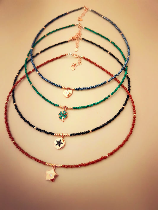 Collane girocollo in argento rosato con pietre o cristalli