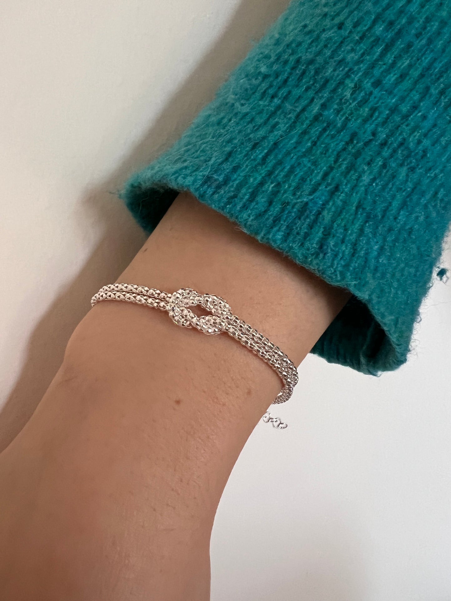 Bracciale morbido con nodo doppio