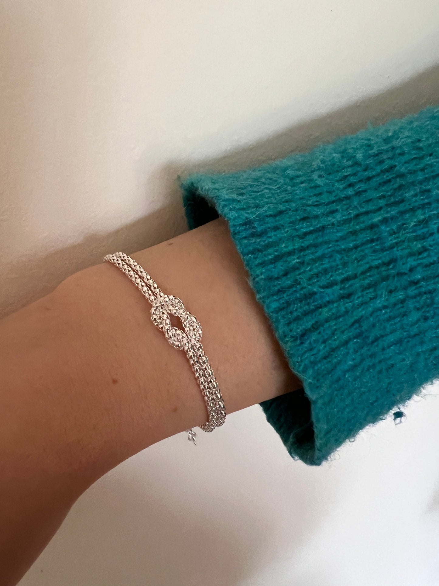 Bracciale morbido con nodo doppio