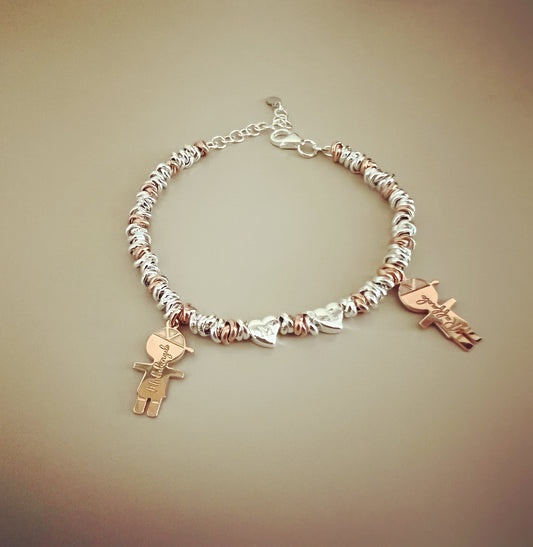 Bracciale famiglia con due cuori iniziale e due bimbi