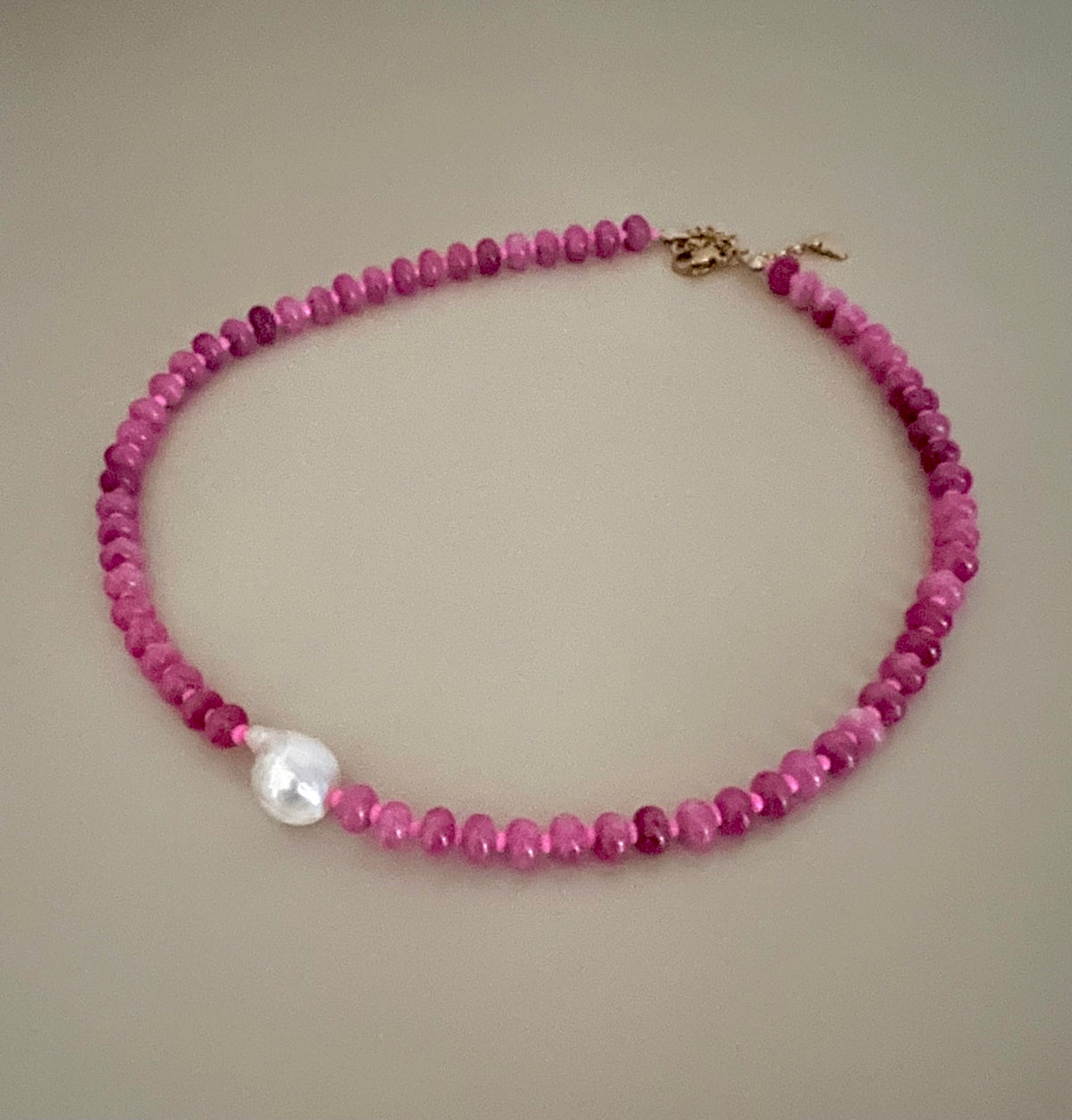 Collana girocollo bonbon con perla centrale