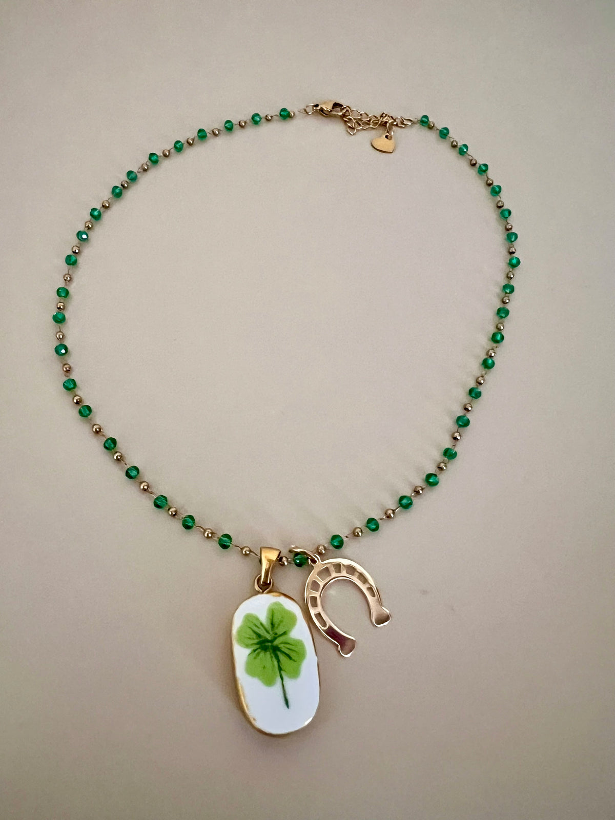 Collane con piastrine smaltate