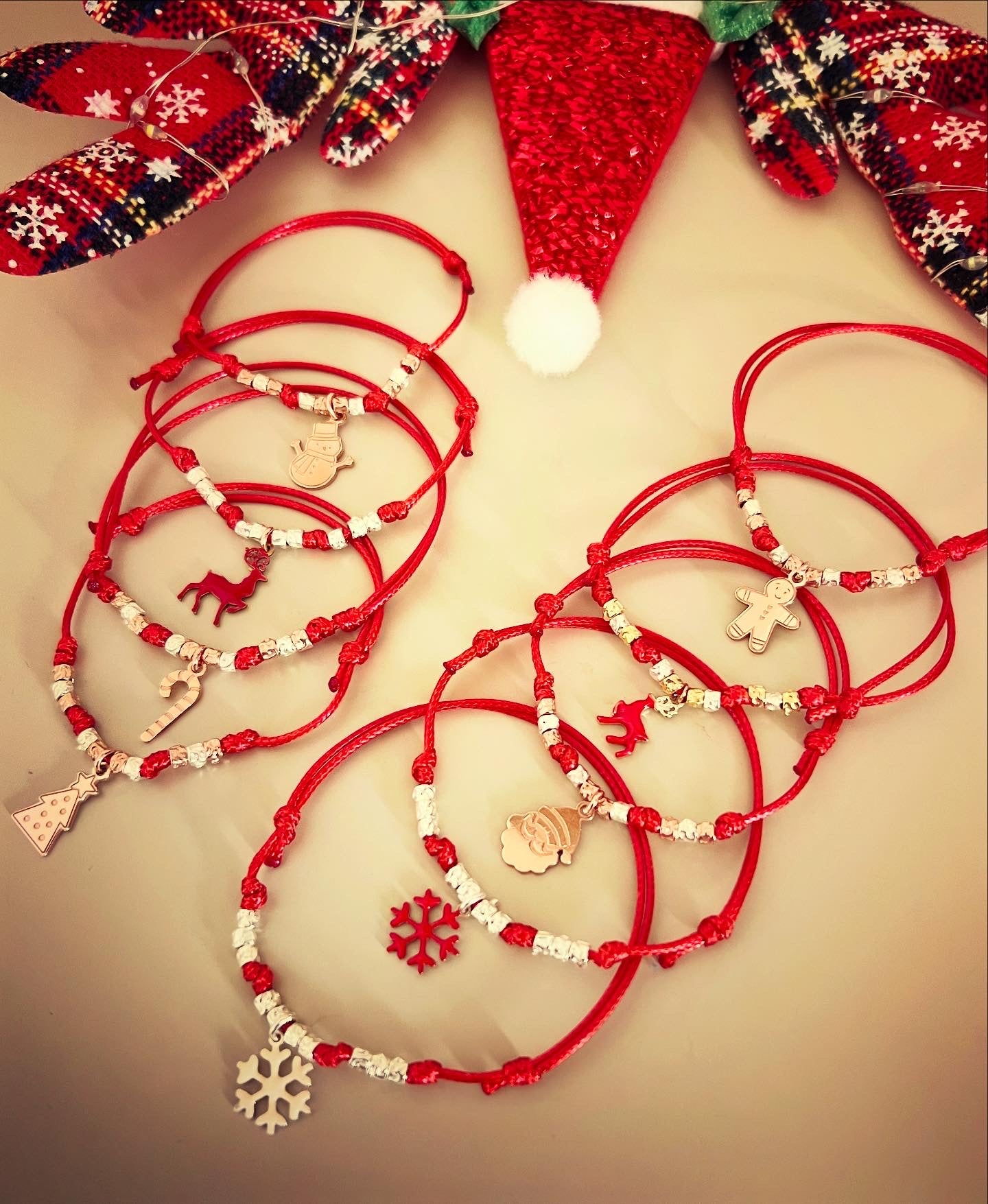 Bracciali o collane di cordino con pepite e ciondoli in argento - Filigrane & co