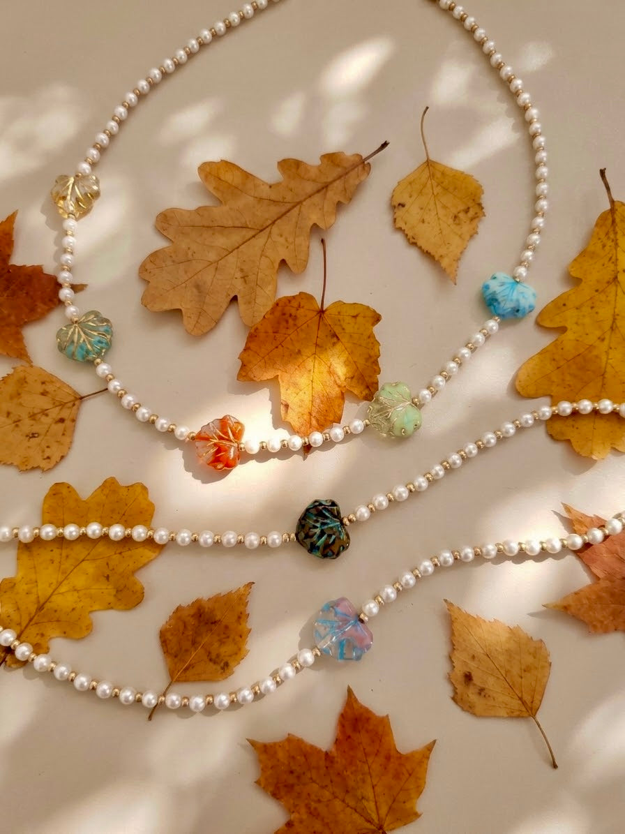 Collana girocollo e bracciali con perle e foglie - Filigrane & co
