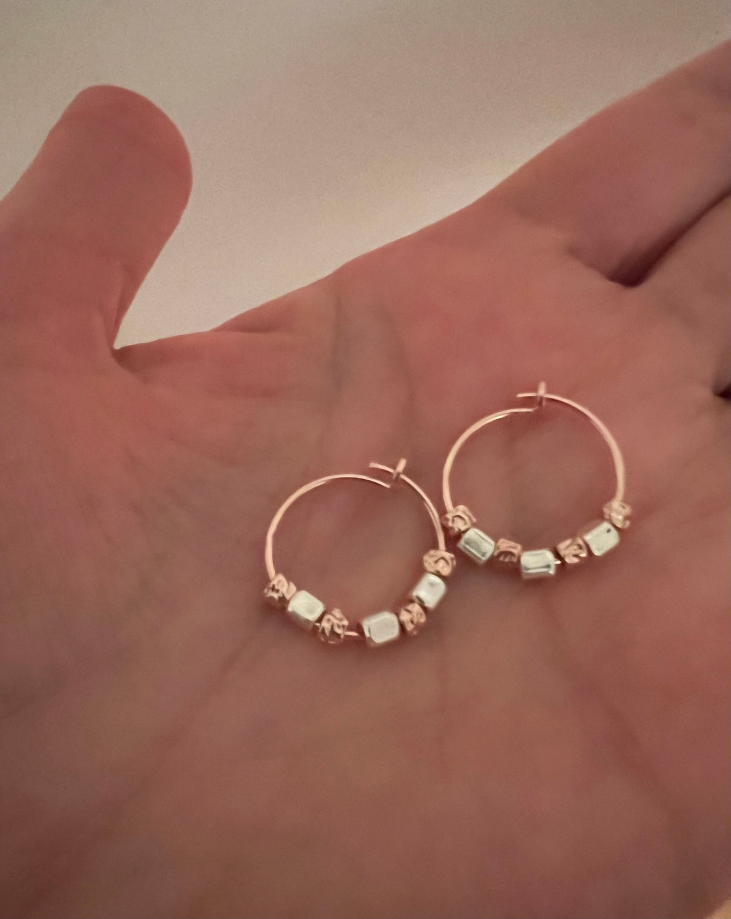 Mini hoops con pepite in argento