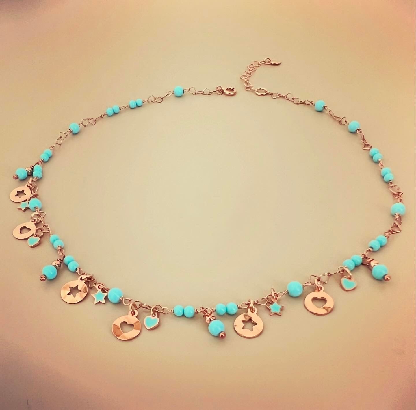 Collana turchese o corallo con charms