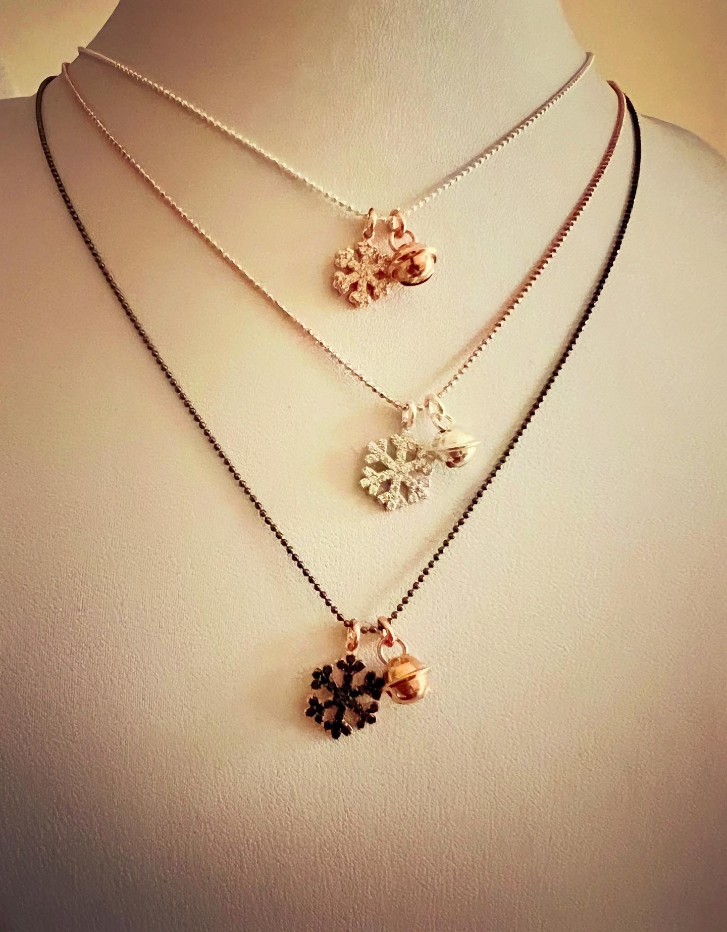 Collane fiocco di neve e campanellino