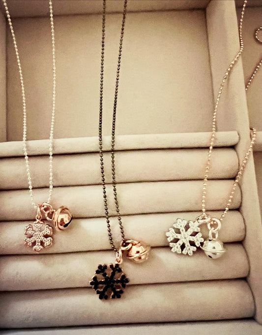 Collane fiocco di neve e campanellino