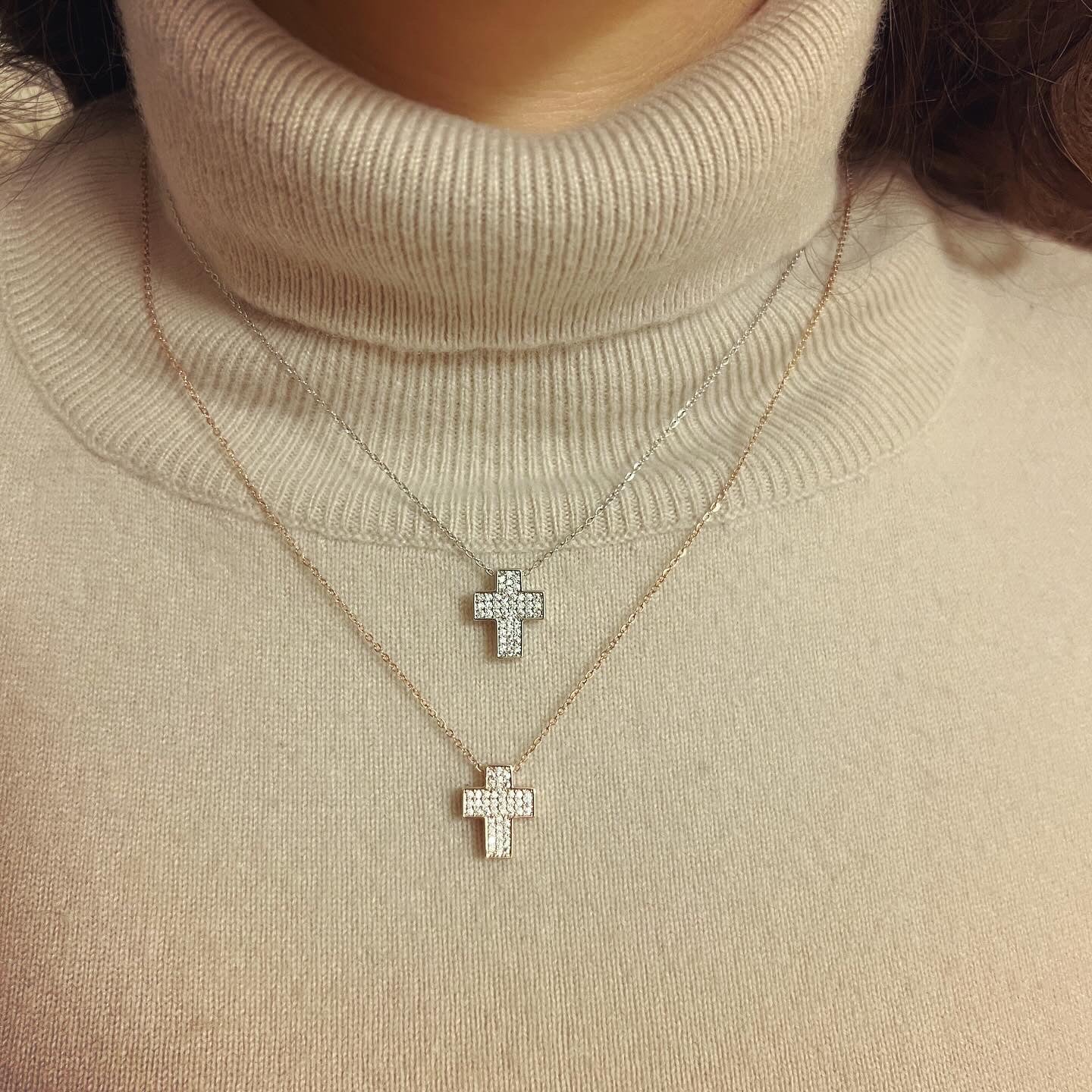 Philip Jones Collana Con Ciondolo Croce Placcata Argento - Ipoallergenica, Catena A Cavo, 41+5 Cm