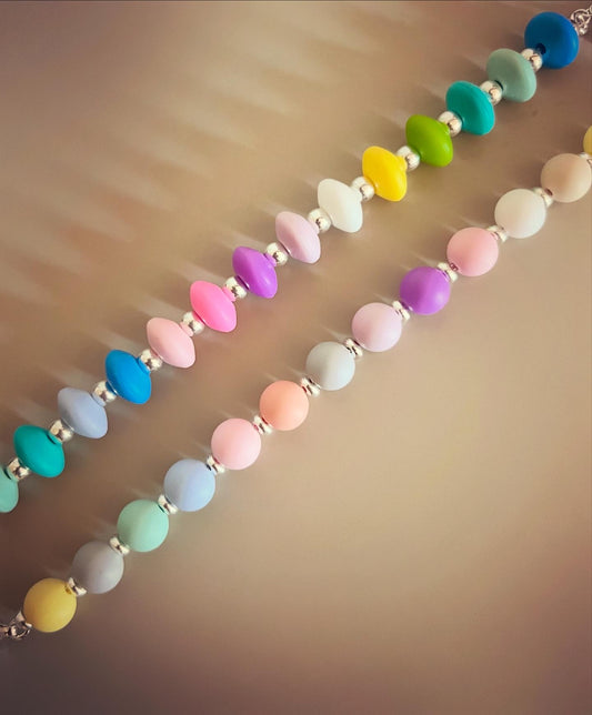 Bracciali in argento con elementi morbidi e colorati