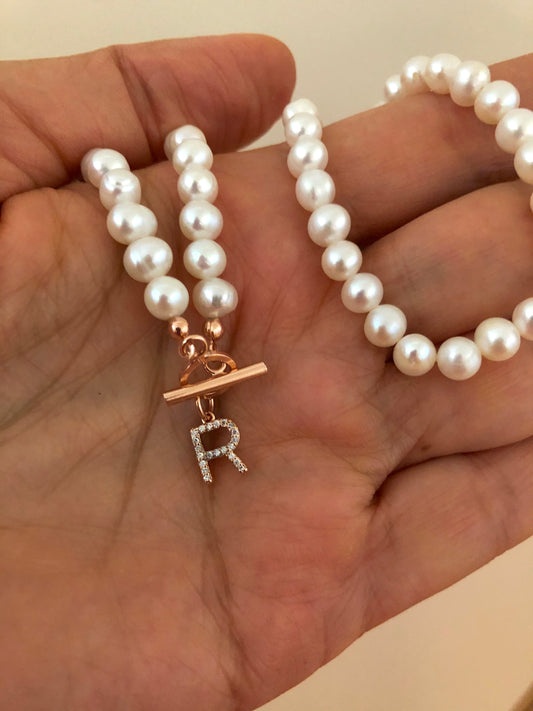 Collana girocollo di perle con iniziale - Filigrane & co