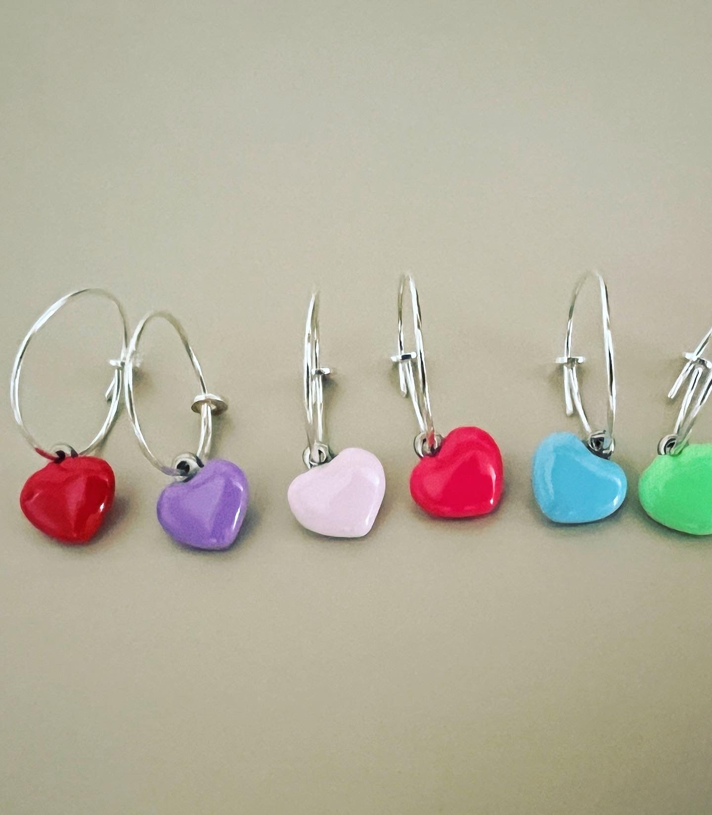 Orecchini A Borchia Con Bandiera Britannica A Cuore – Smaltato, Argento Sterling 925, 1.1 Cm
